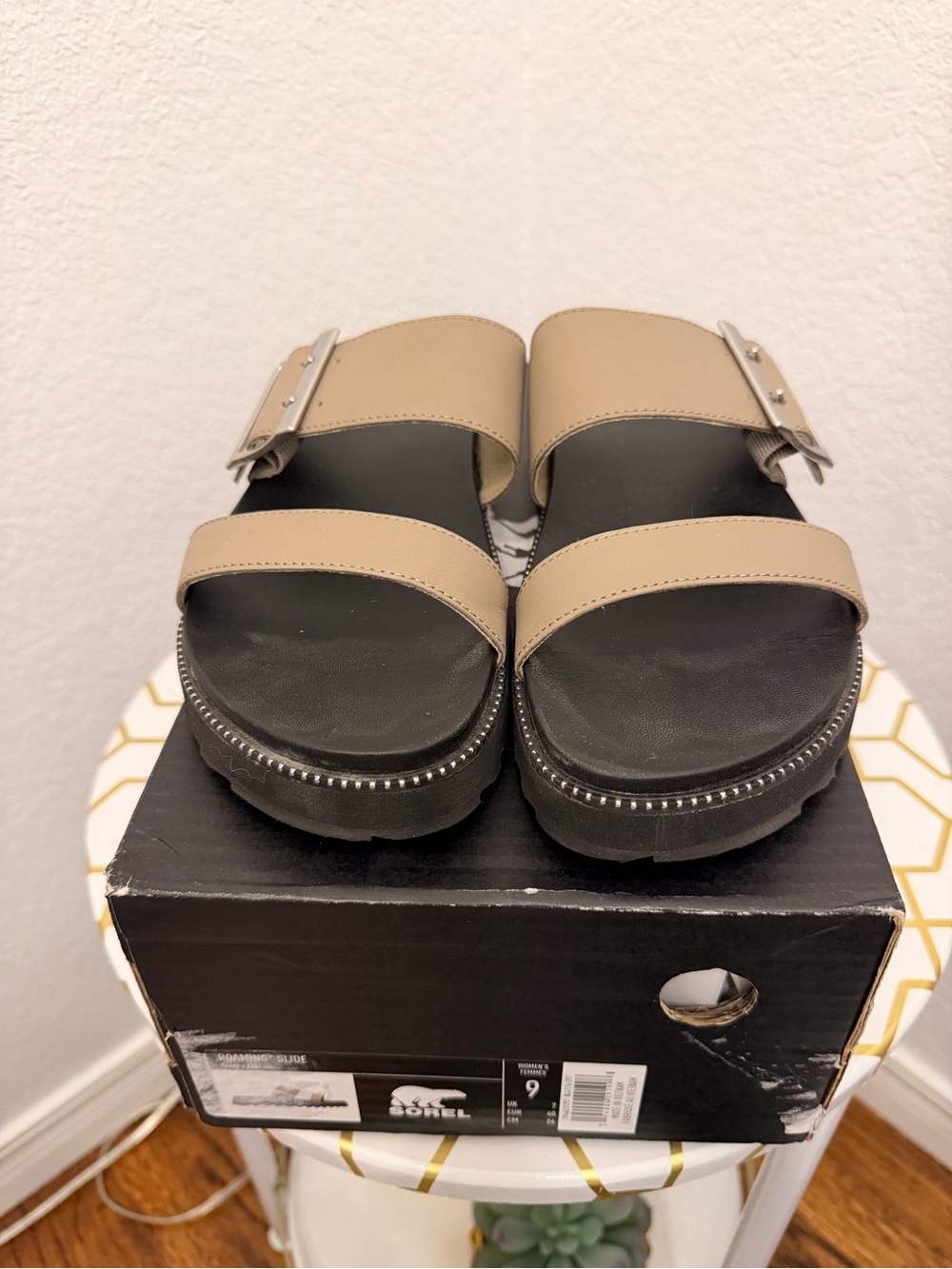 Sorel Taupe Roaming Slide Sandals ~ Women’s size 9